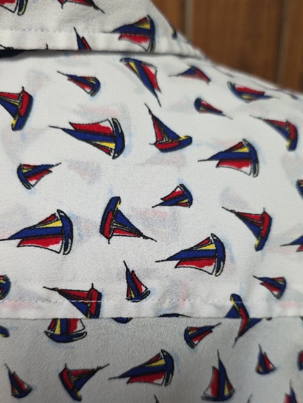 Talbots Sleeveless Shirt with Red & Navy Sailboat Print - Size M/P - Picture 3 of 5